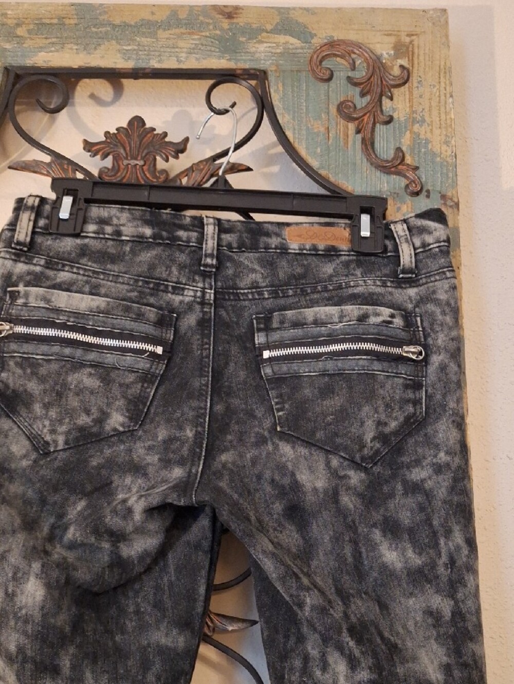 Women's Black Acid-Wash Skinny Jeans. Size 5 - Picture 5 of 7